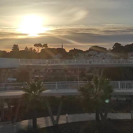 Centre Port,Studio Cosy,Vue Piscine Et Sur Le Parking Prive Ainsi Que Le Mont Saint Martin Agde Extérieur photo