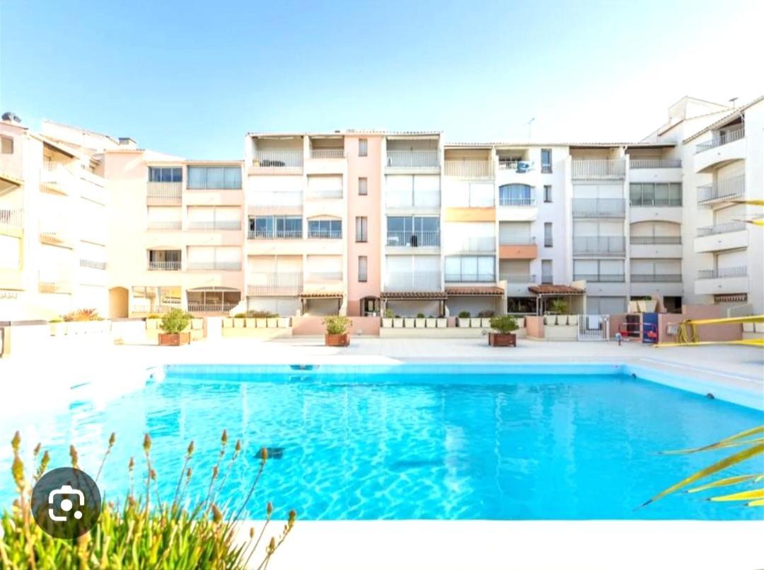 Centre Port,Studio Cosy,Vue Piscine Et Sur Le Parking Prive Ainsi Que Le Mont Saint Martin Agde Extérieur photo