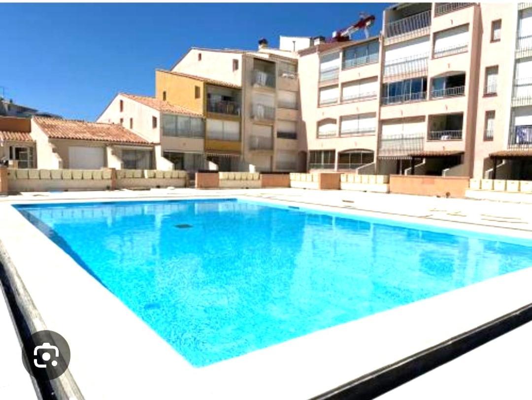 Centre Port,Studio Cosy,Vue Piscine Et Sur Le Parking Prive Ainsi Que Le Mont Saint Martin Agde Extérieur photo